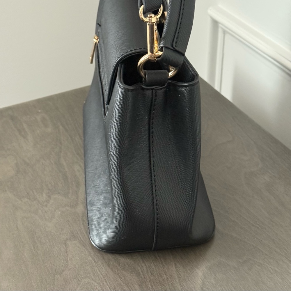 Elegant Black Letter V Crossbody Bag Gold Accent - Picture 2 of 10